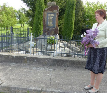 Kladení květin u pomníku padlých 8.5.2015