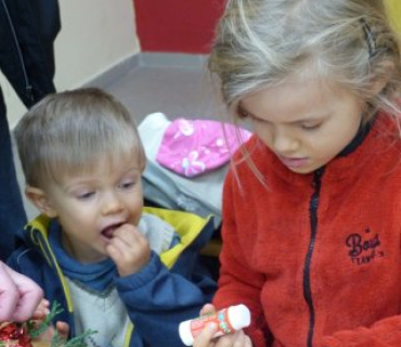 Zdobení a rozsvícení vánoční stromečku se zpíváním 26.11.2016