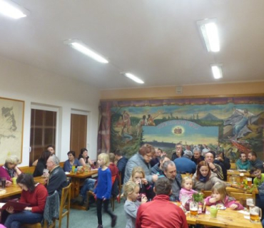 Zdobení a rozsvícení vánoční stromečku se zpíváním 26.11.2016
