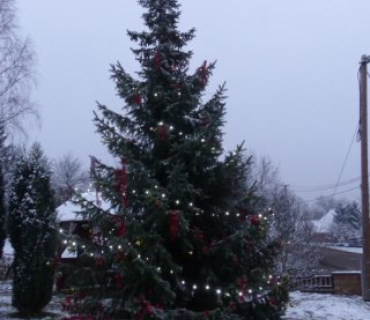 Zdobení a rozsvícení vánočního stromečku