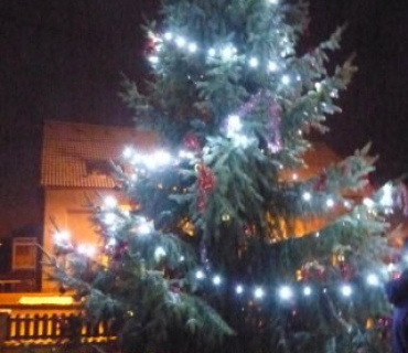 Zdobení a rozsvícení vánočního stromečku