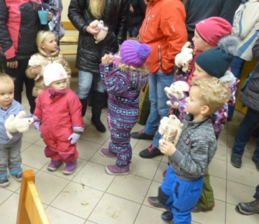 Zdobení a rozsvícení vánočního stromečku